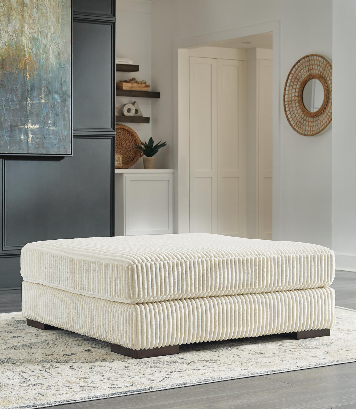 Lindyn Ottomans
