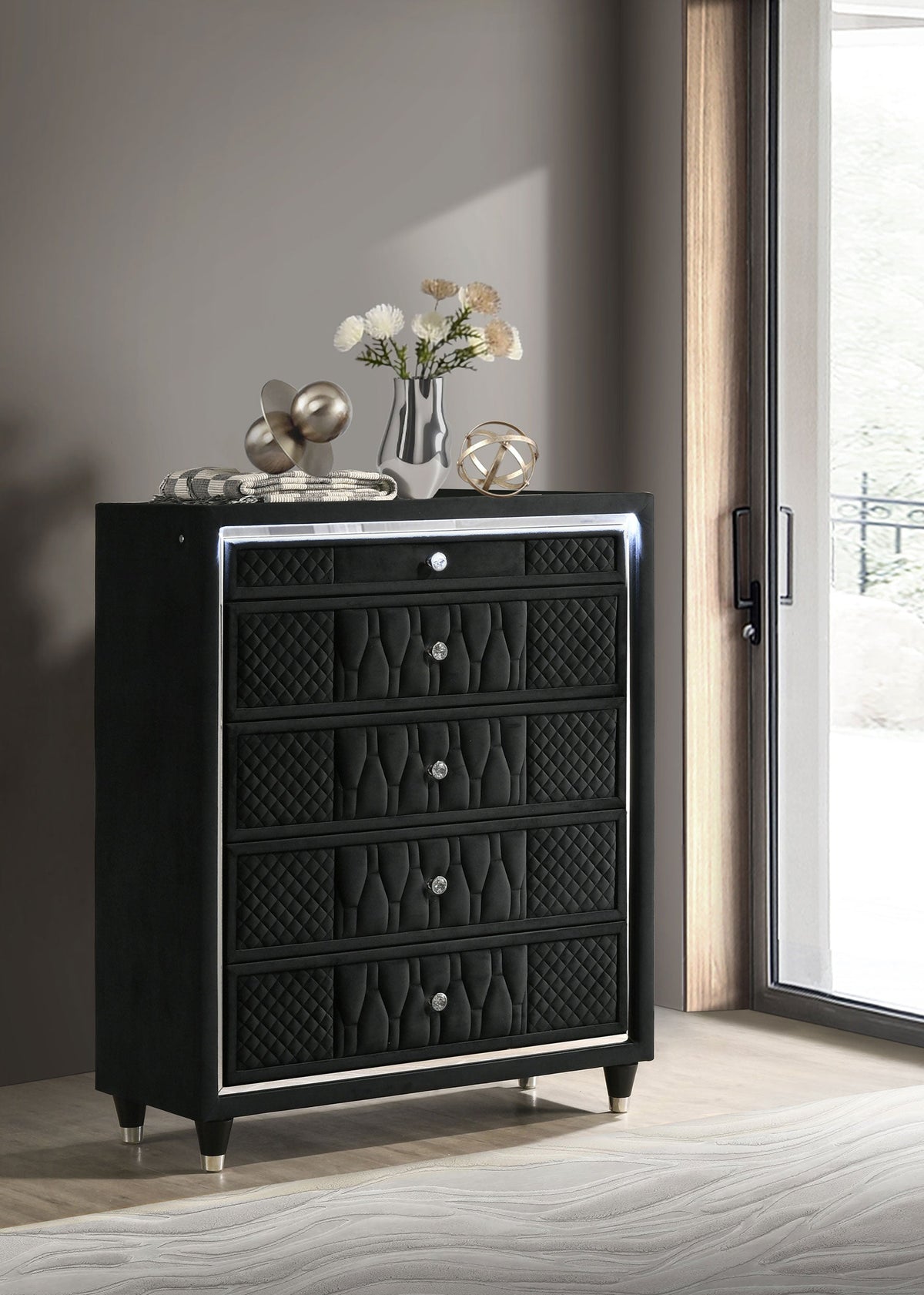 Lorient Chests