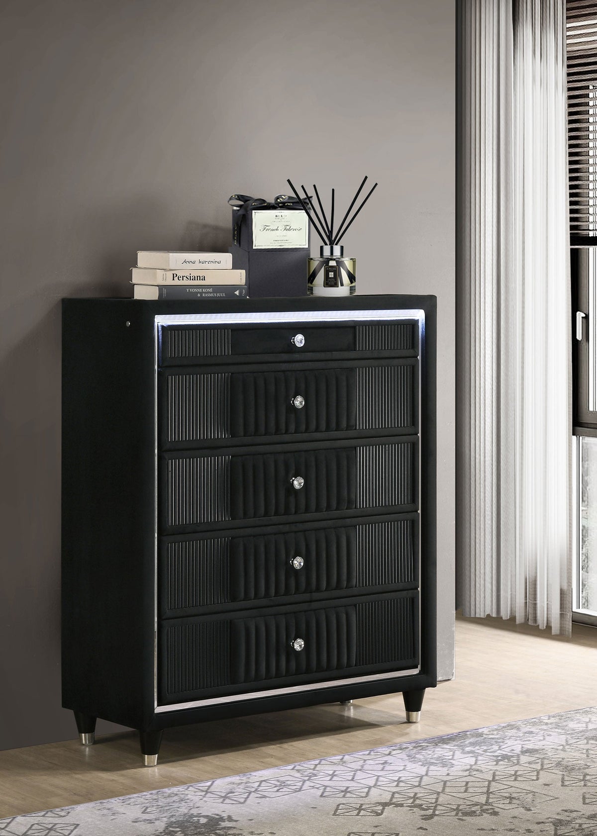 Ravenne Chests
