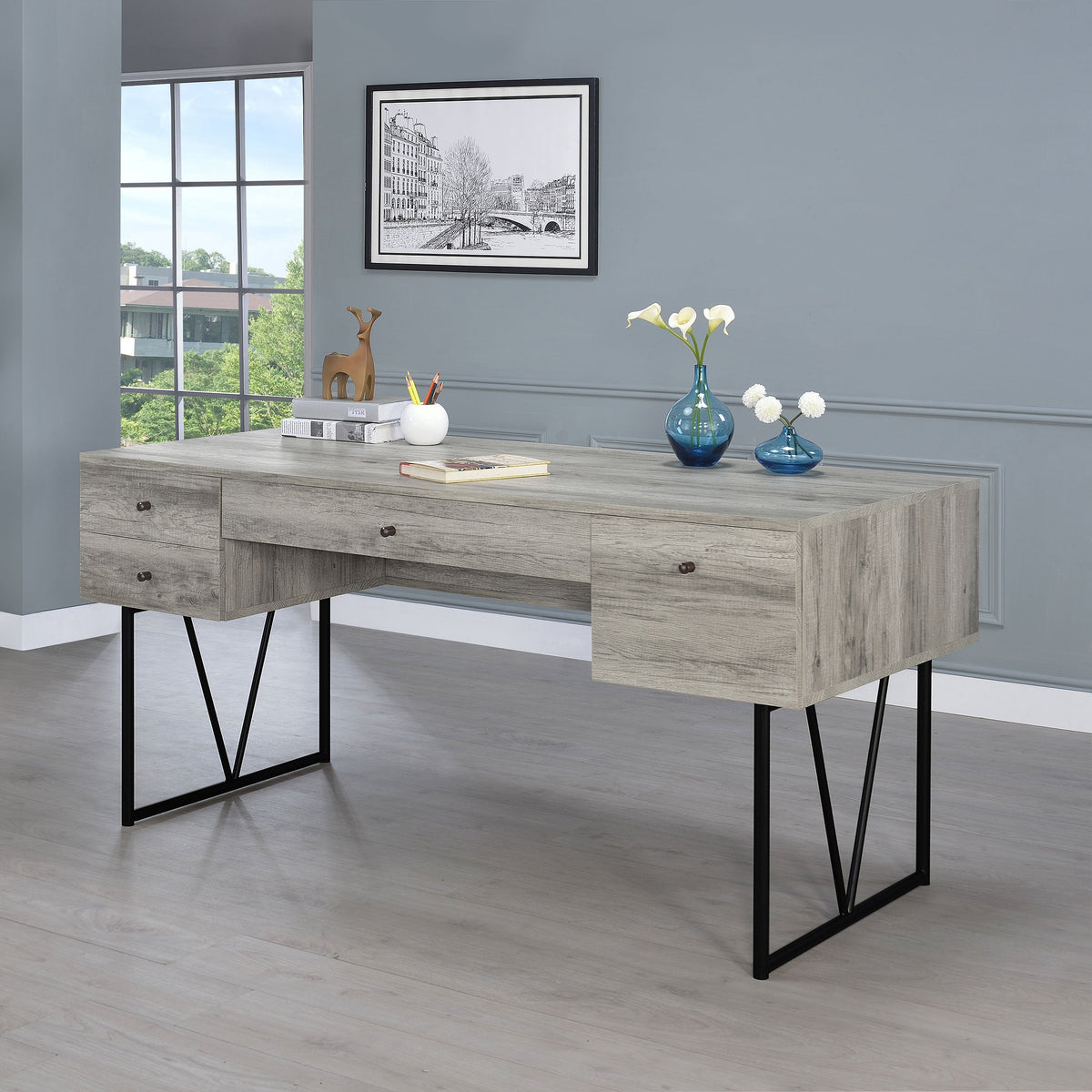 Analiese Desks