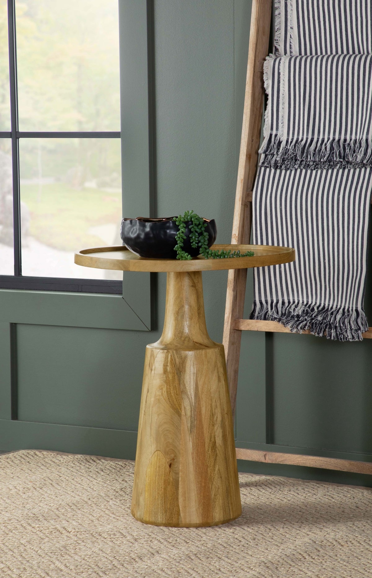 Ixia End & Side Tables