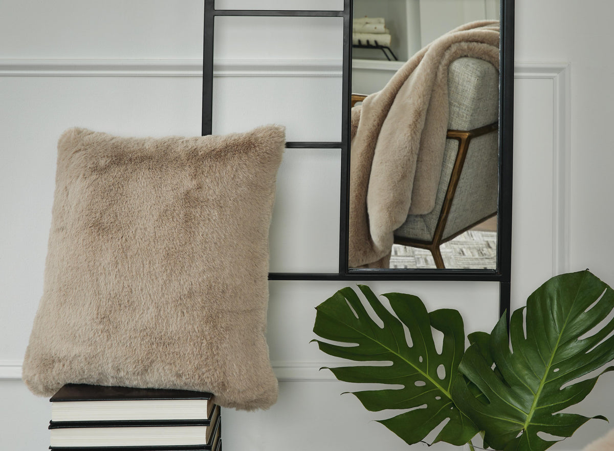 Gariland Accent Pillows
