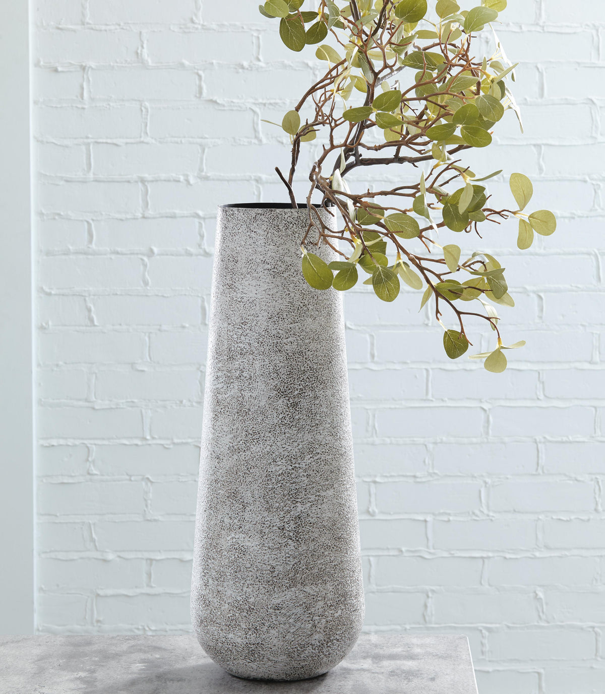 Fynn Vases