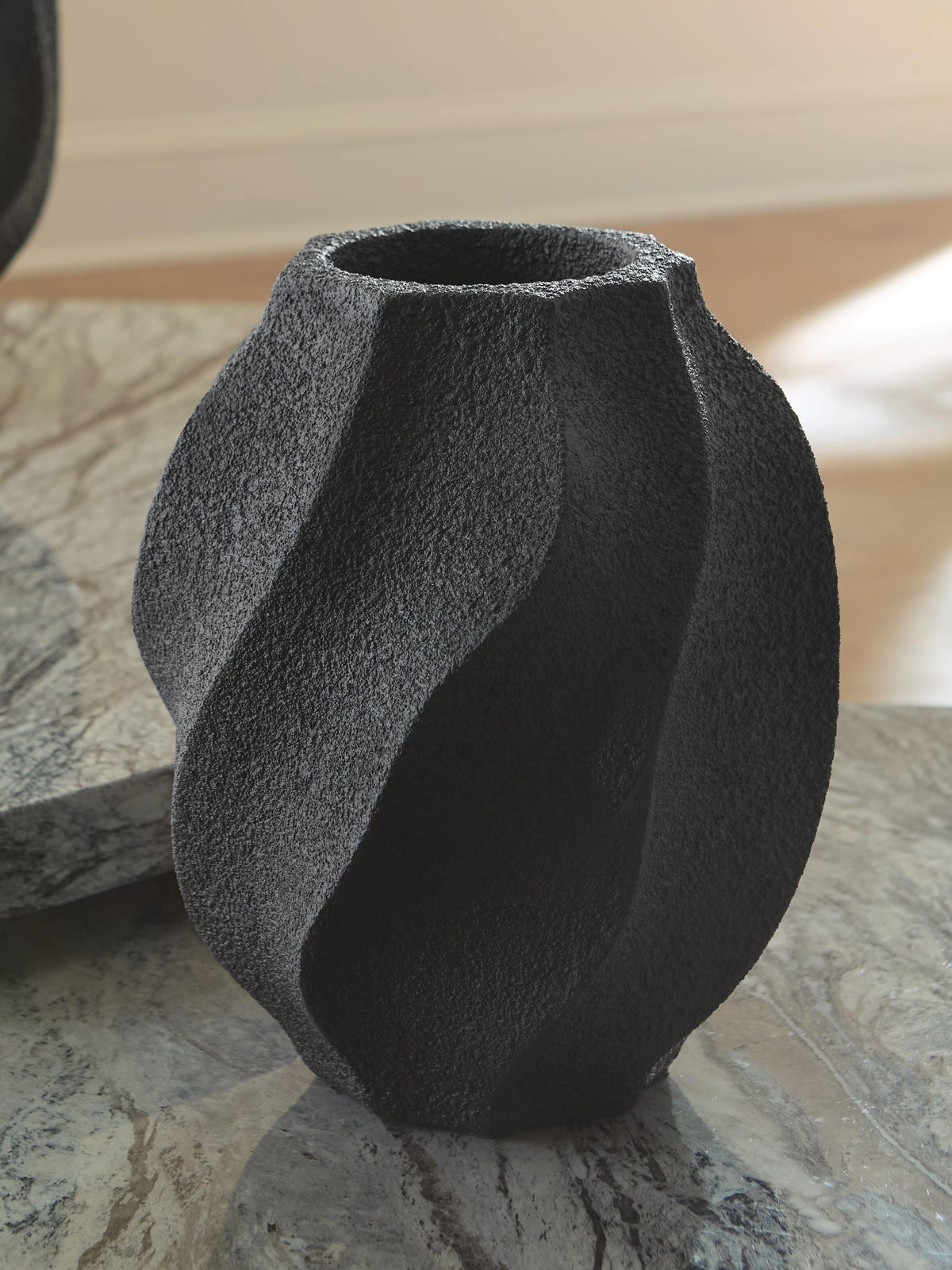 Judworth Vase by Ashley - image 4