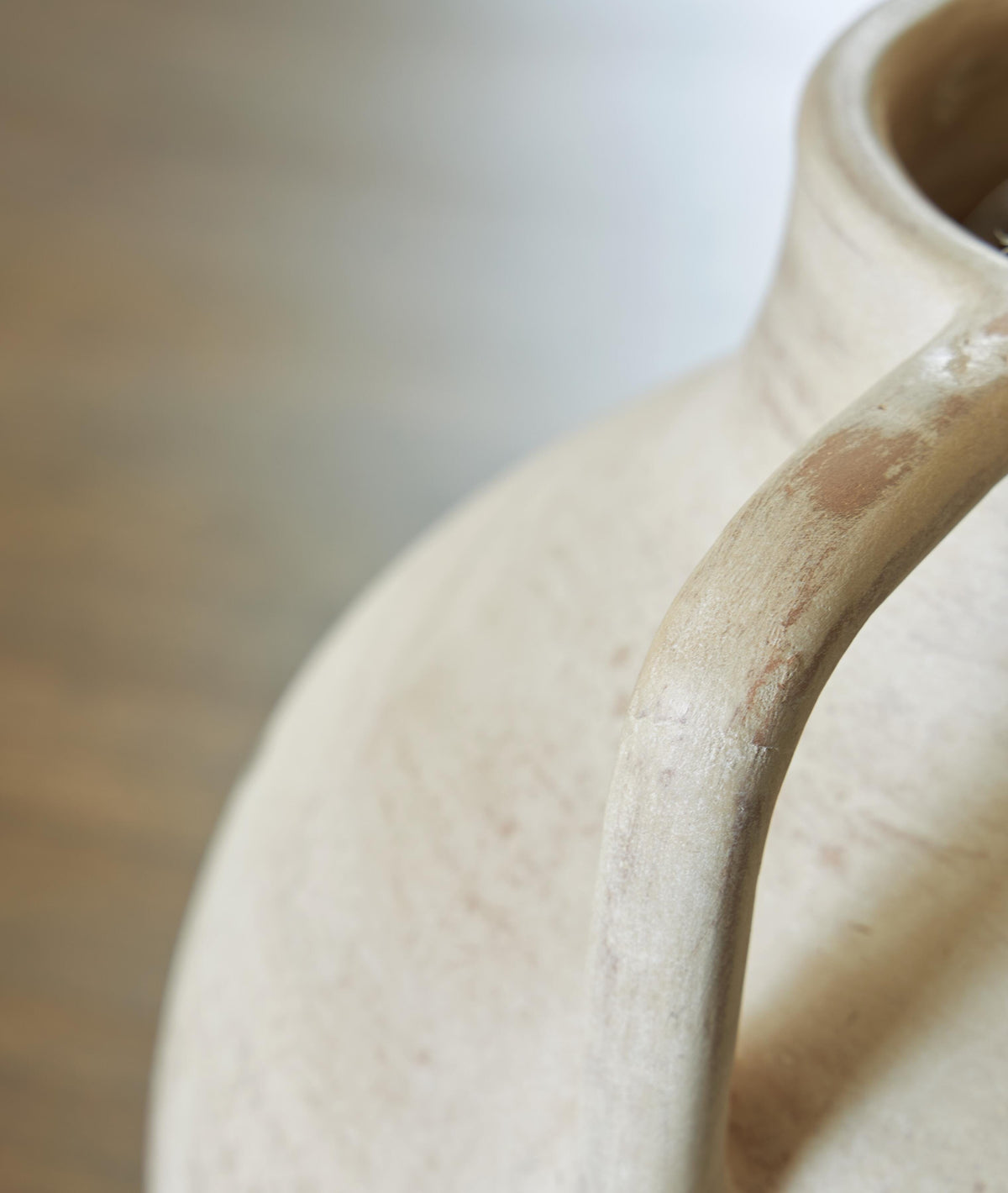 Justy Vases