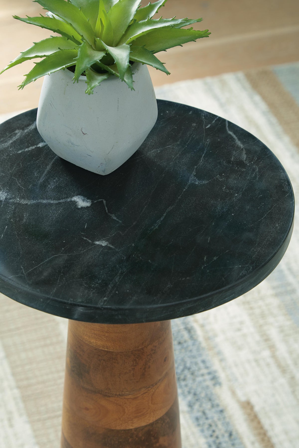 Quinndon End & Side Tables