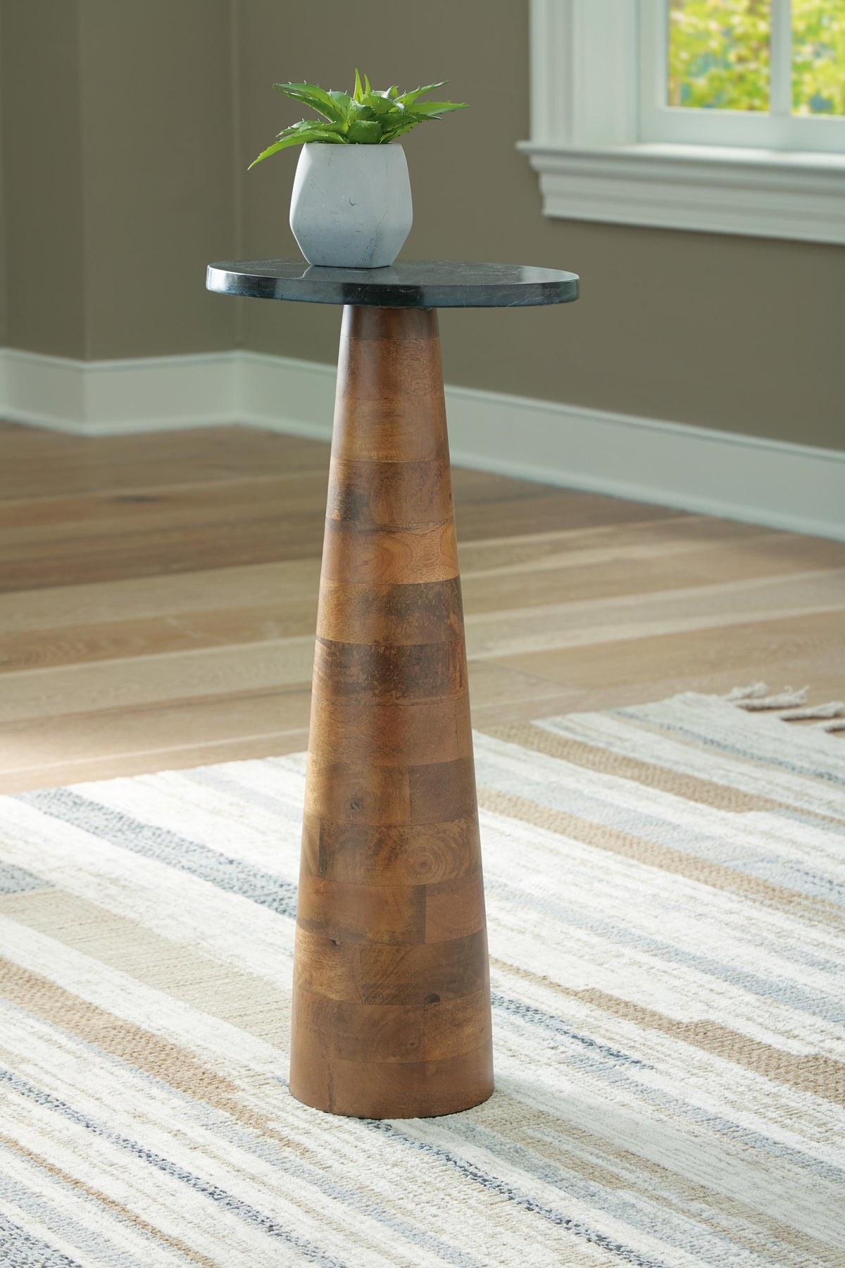 Quinndon End & Side Tables