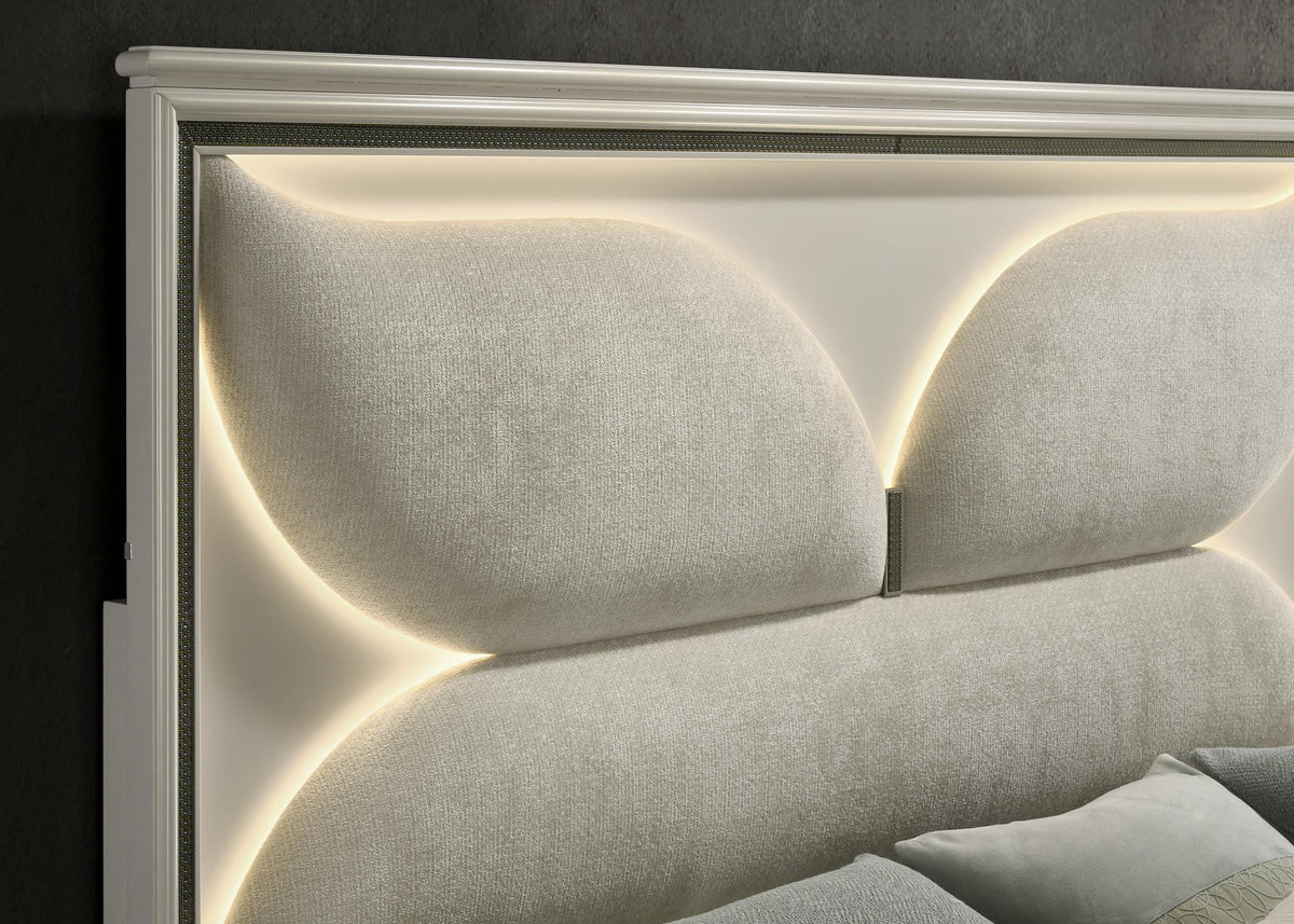 Mysterious Gold Bedroom Collection with Bench