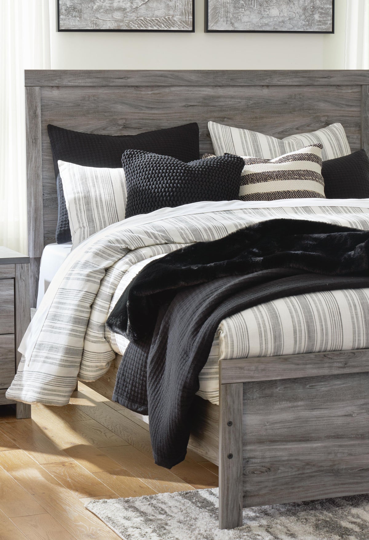 Bronyan Bedroom Sets