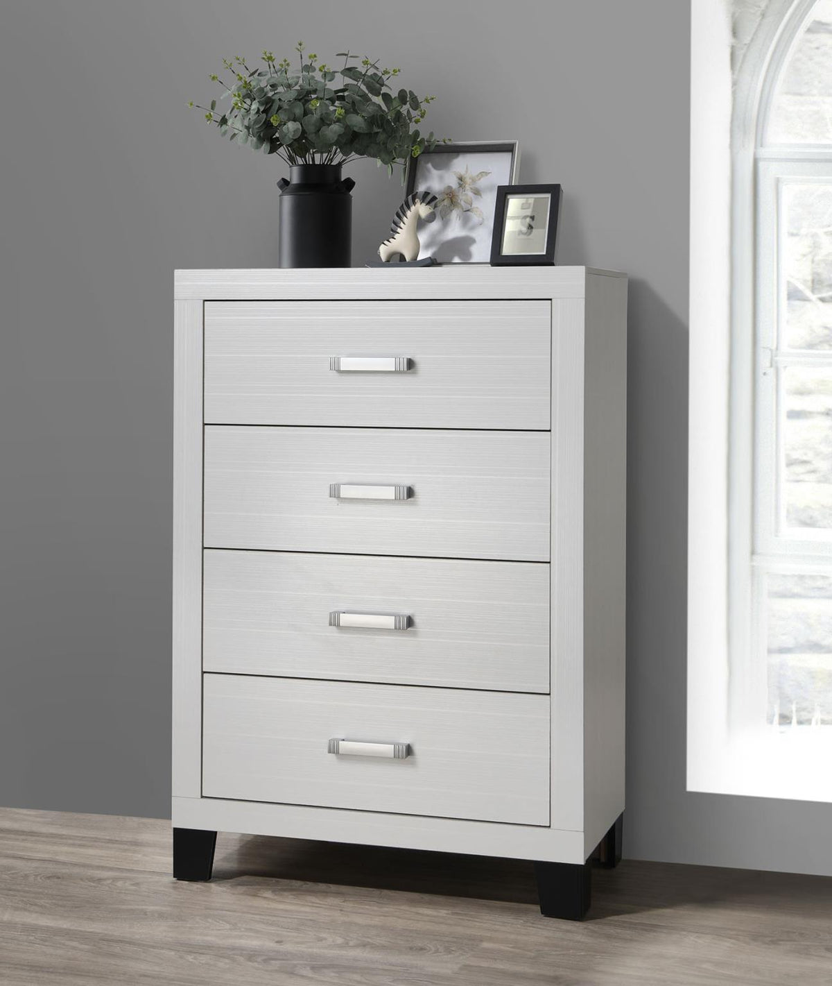 White Mirror, Chest & Nightstand Set