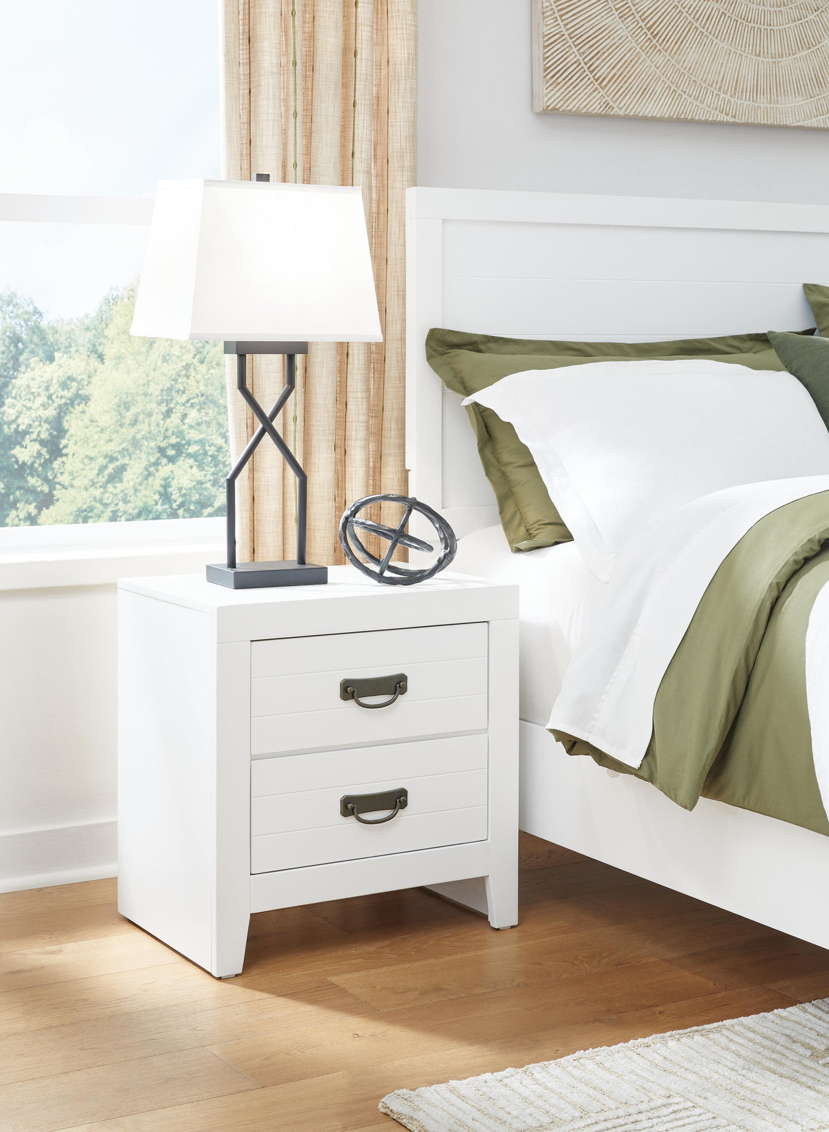 Binterglen Nightstands