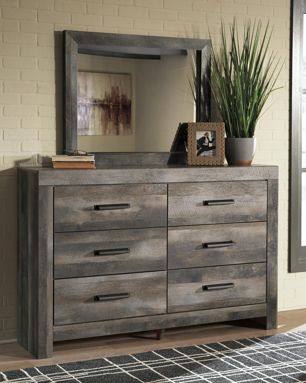 Wynnlow Dresser with Mirrors