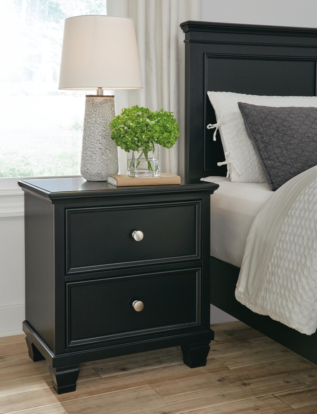 Lanolee Nightstands