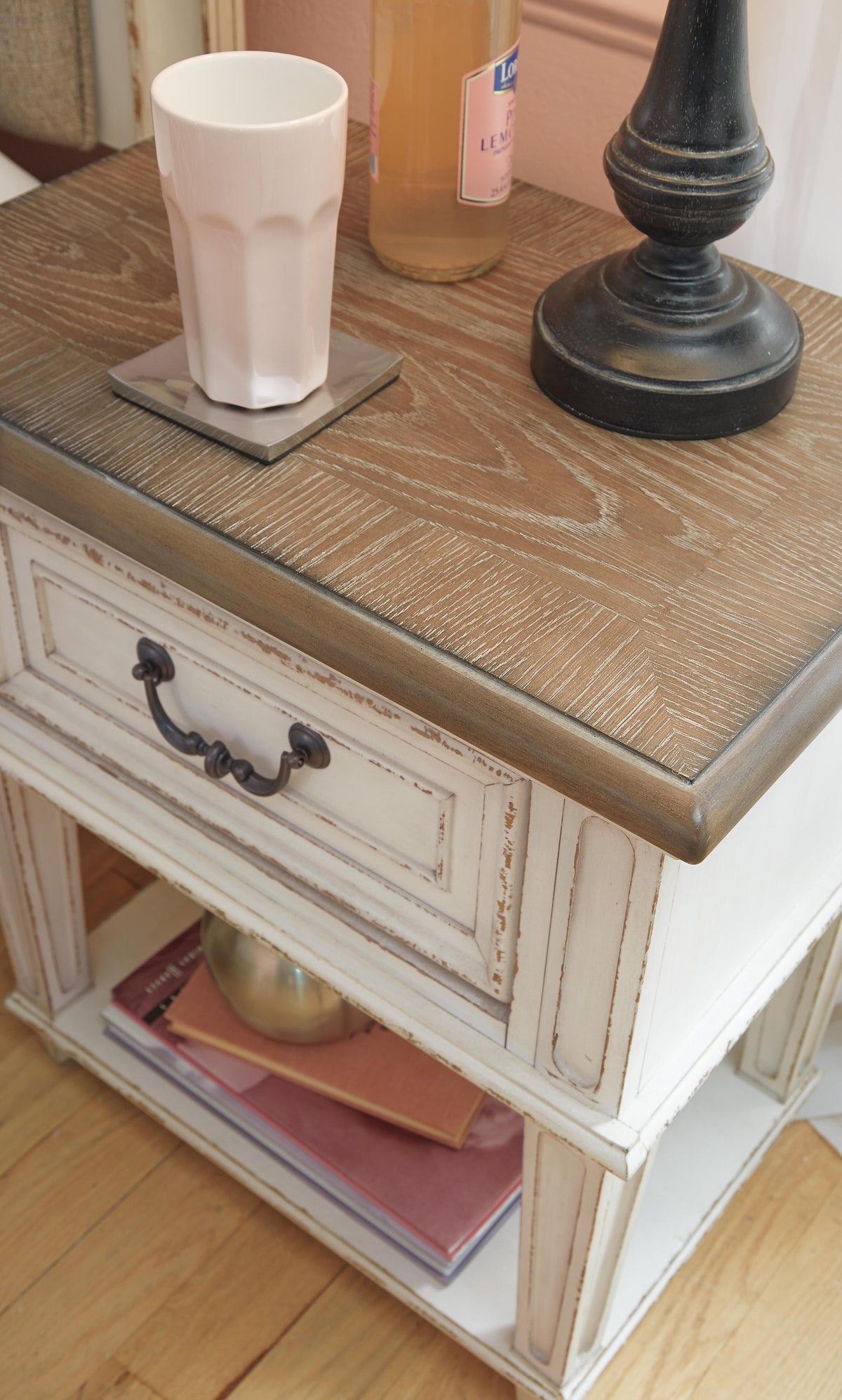 Realyn Nightstands