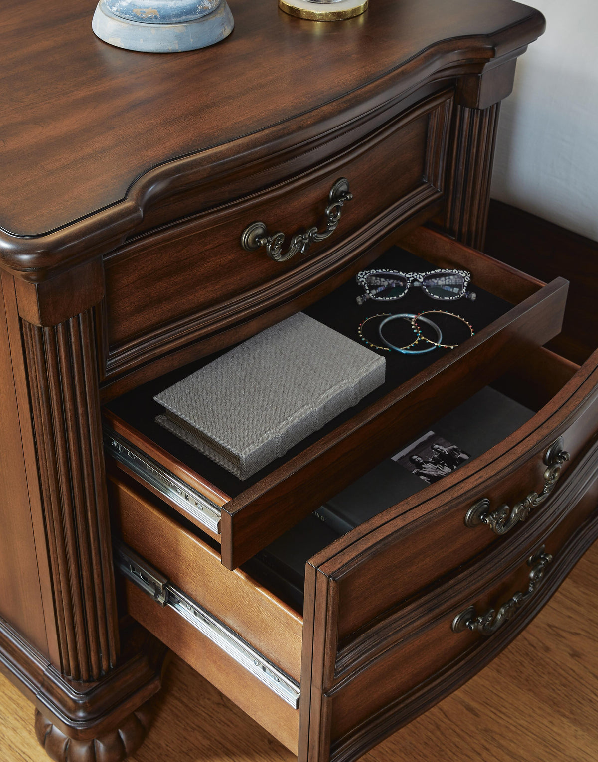 Lavinton Nightstands