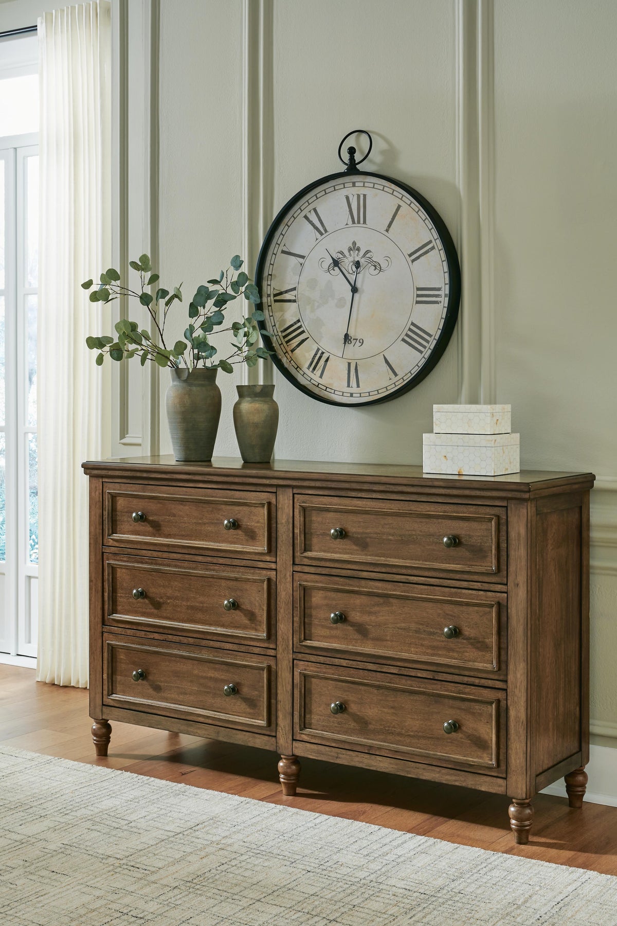 Sturlayne Dressers
