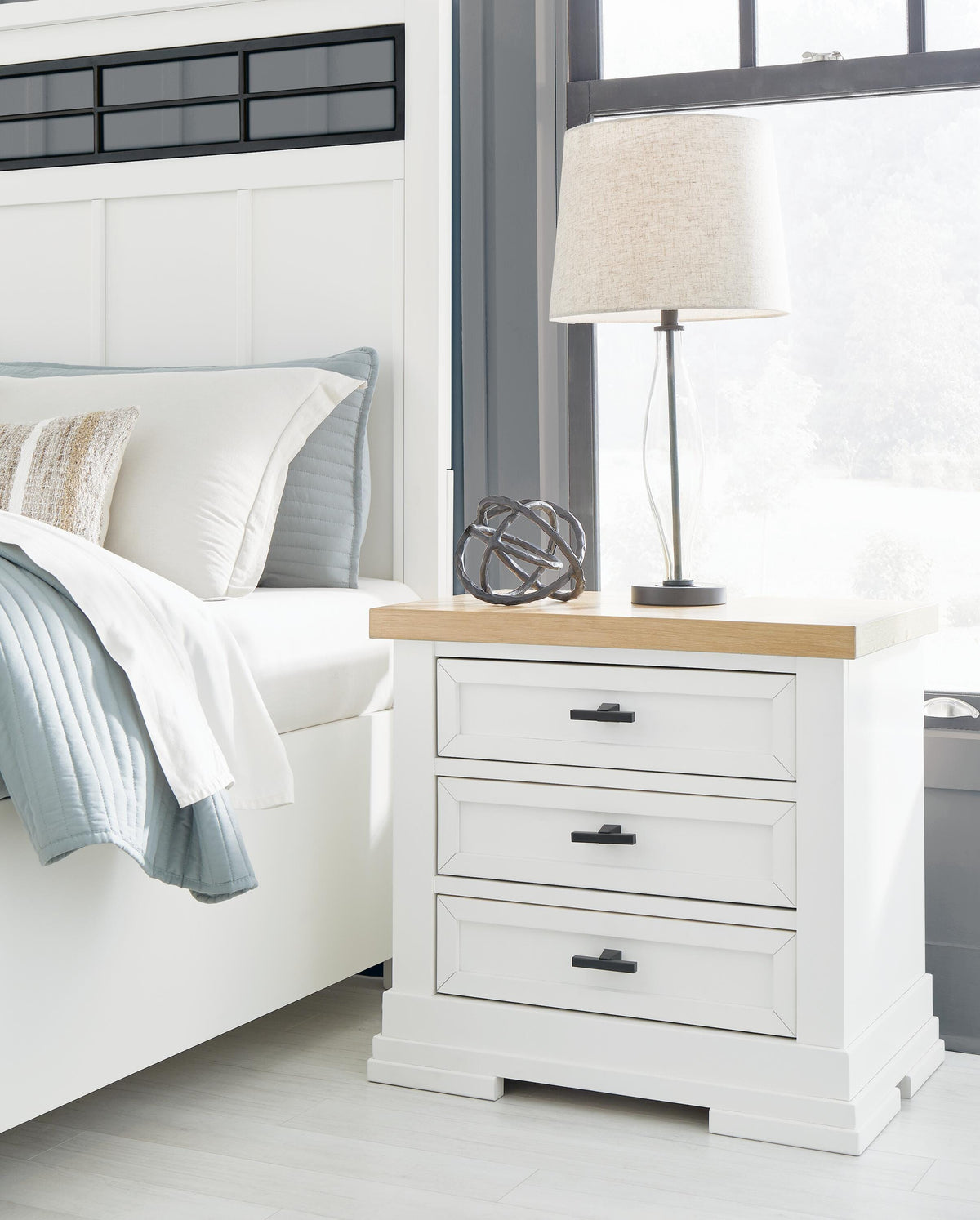 Ashbryn Nightstands