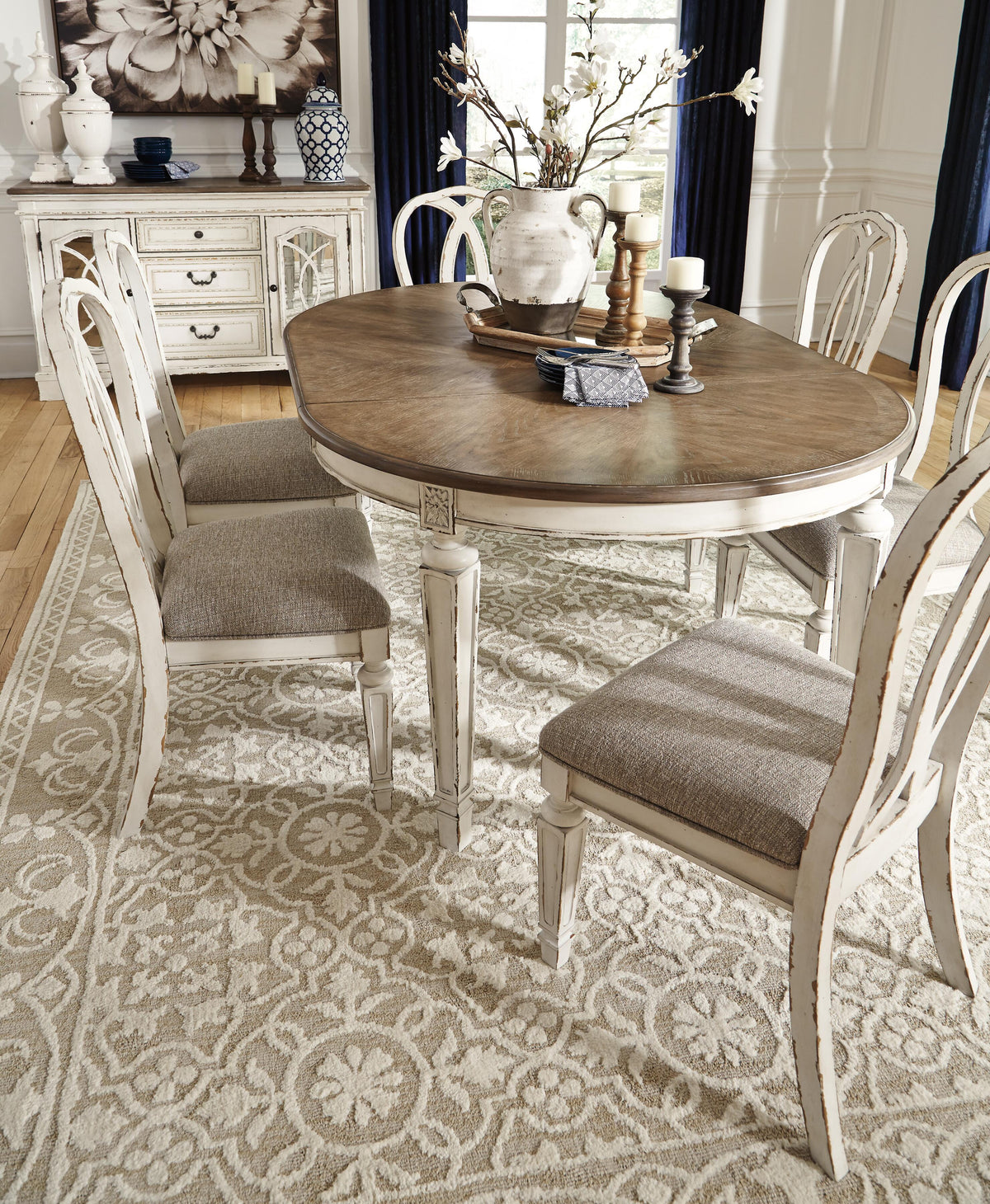 Realyn Side Chairs (Set of 2)