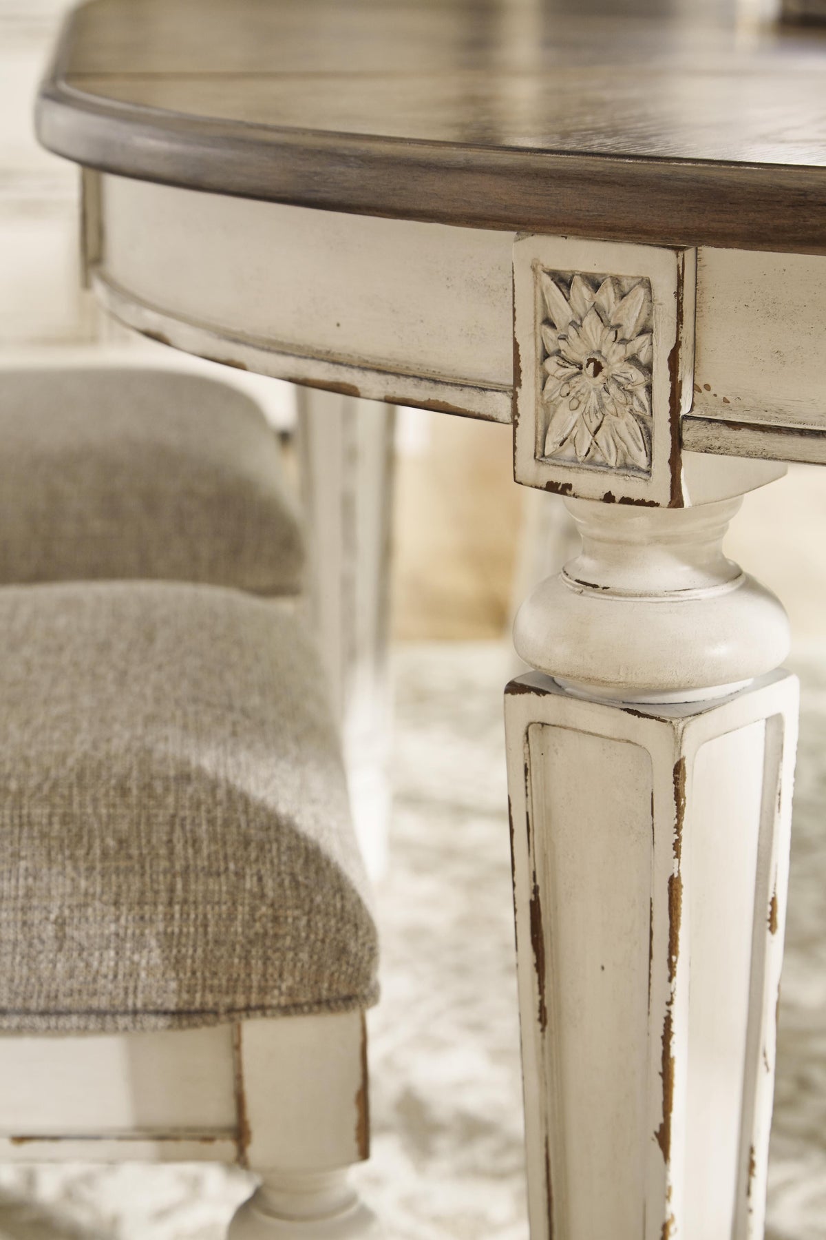 Realyn Dining Sets