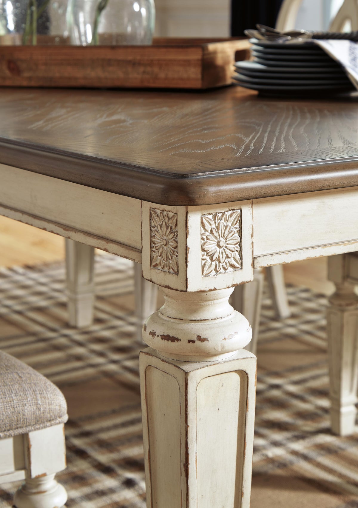 Realyn Dining Sets