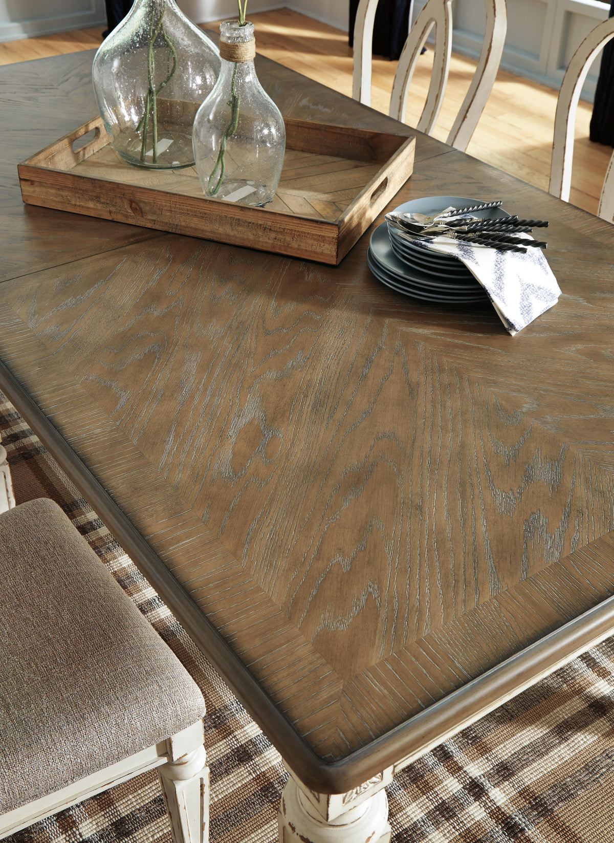 Realyn Dining Sets