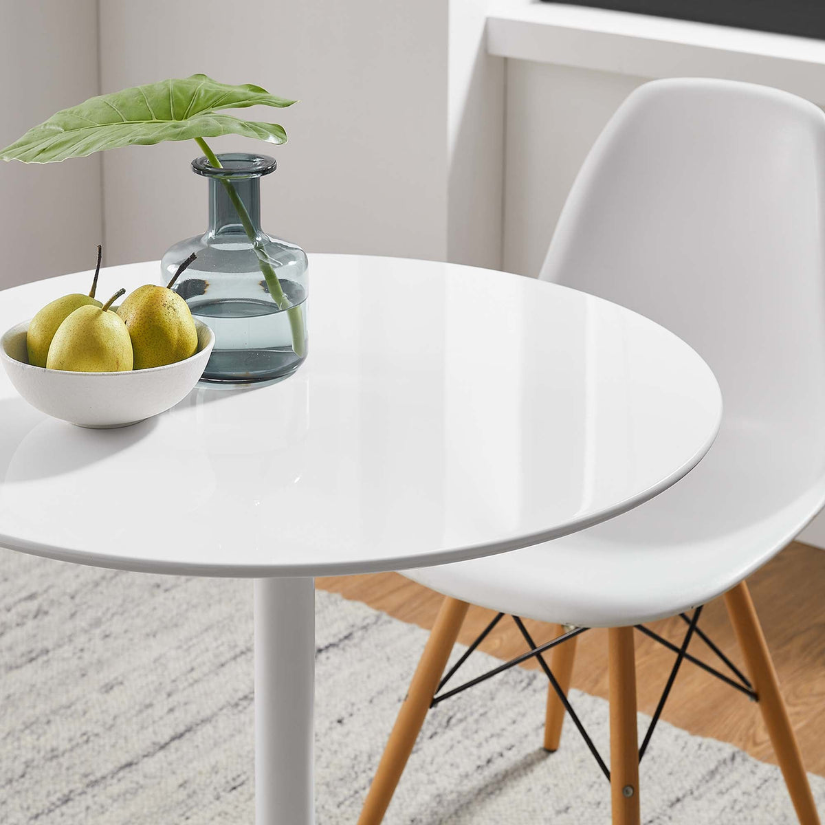 Lippa Round 28" Dining Table