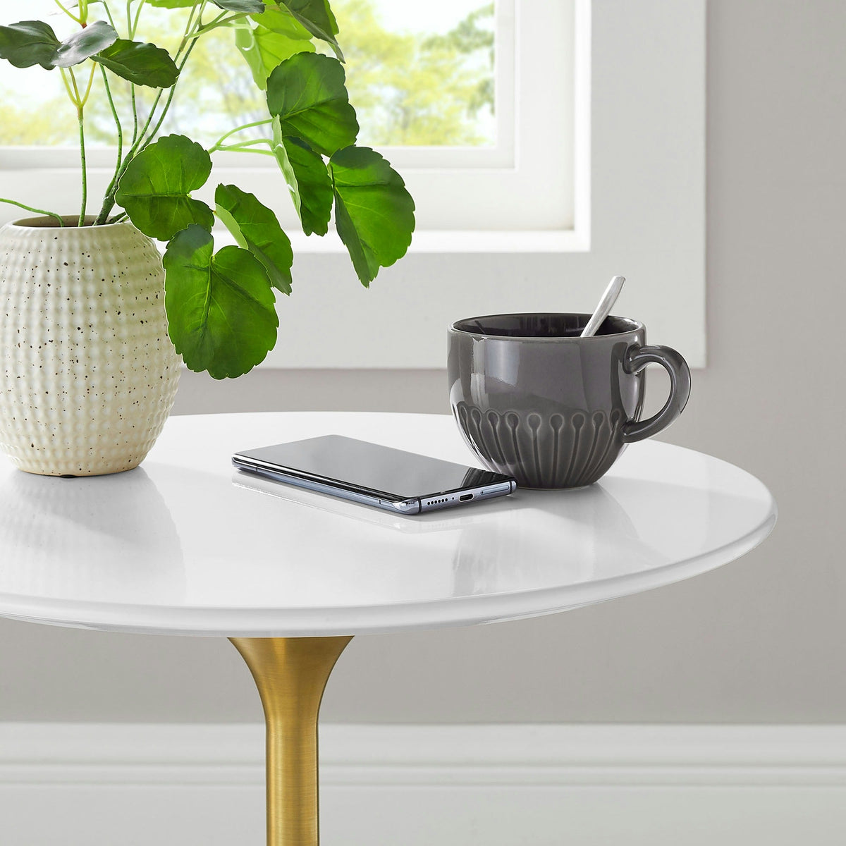 Lippa 20" Round Wood Side Table
