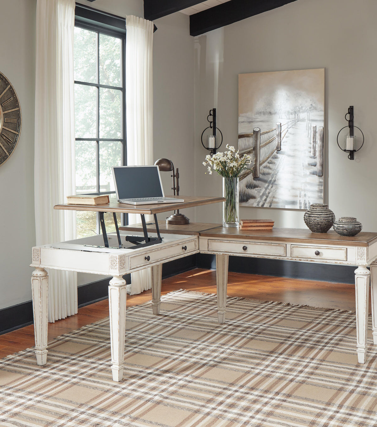 Realyn Desks