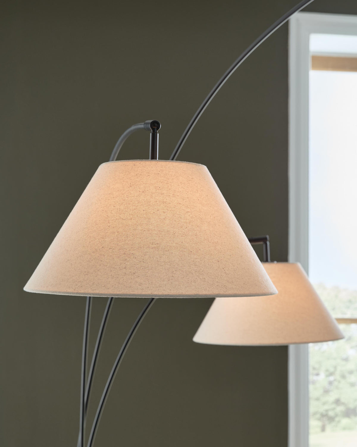 Gibbswellner Floor Lamps