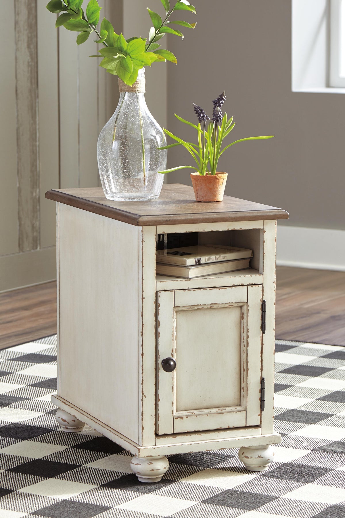 Realyn End & Side Tables