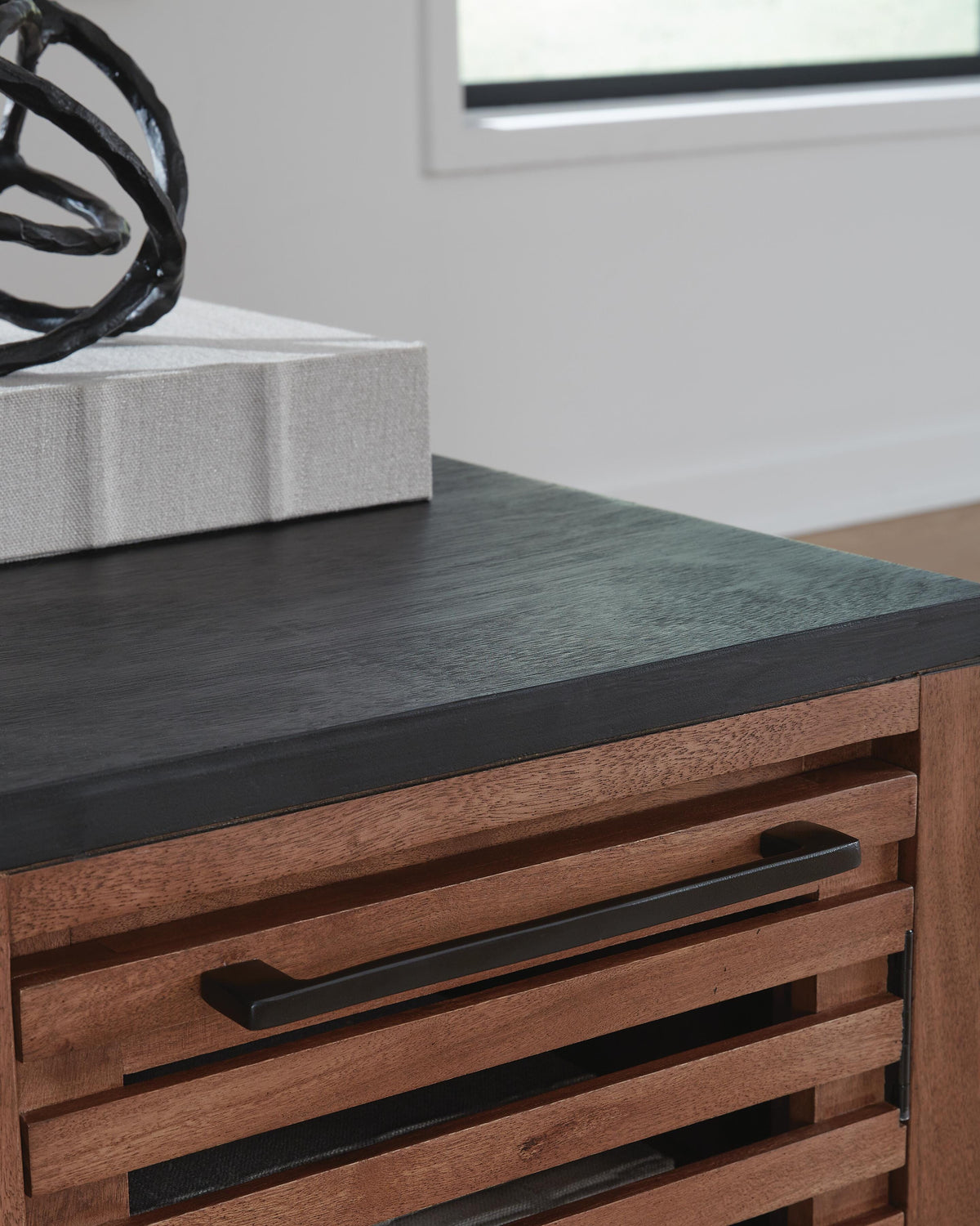 Kallari End & Side Tables
