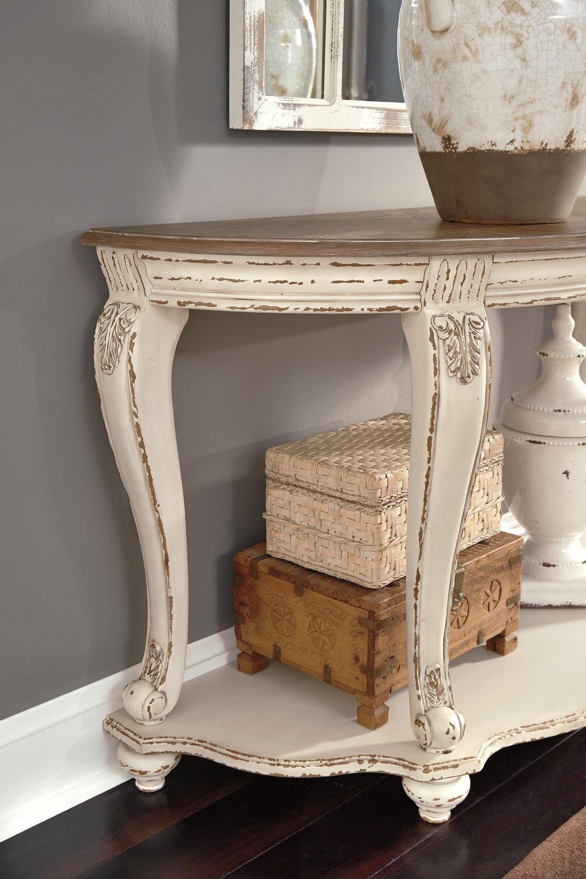 Realyn Console Tables