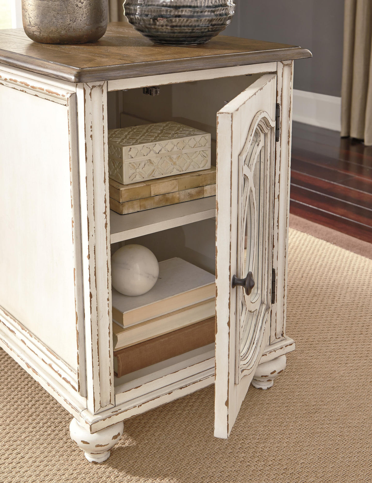 Realyn End & Side Tables