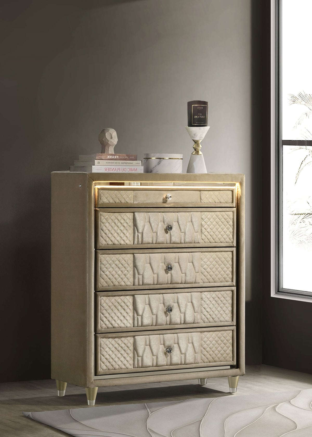 Lorient Chests