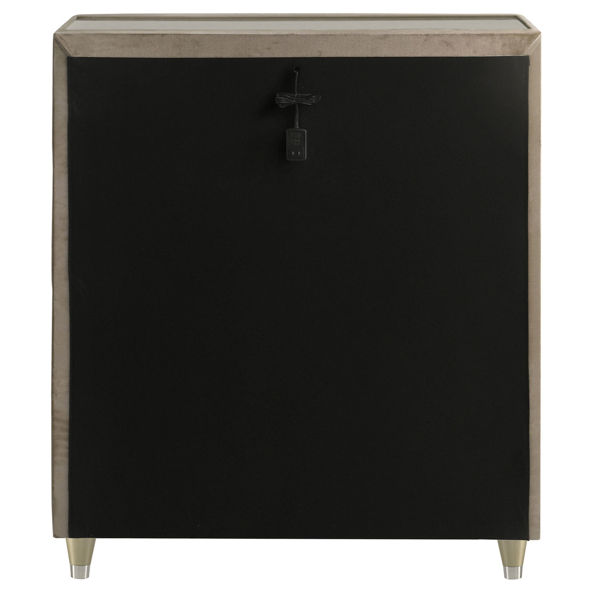 Lorient Chests