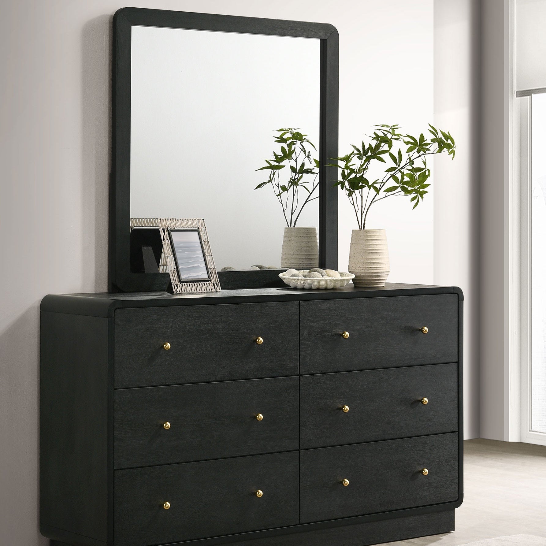 Cavelle 6-drawer Dresser and Mirror Black