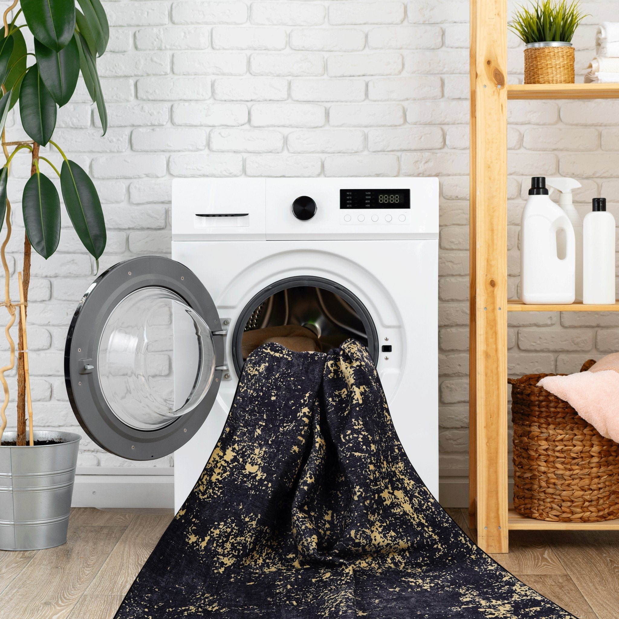 Layla 3' x 5' Black/Gold Machine Washable Low-Pile, Non-Slip, Non-Shedding, Foldable, Kid & Pet Friendly Area Rug