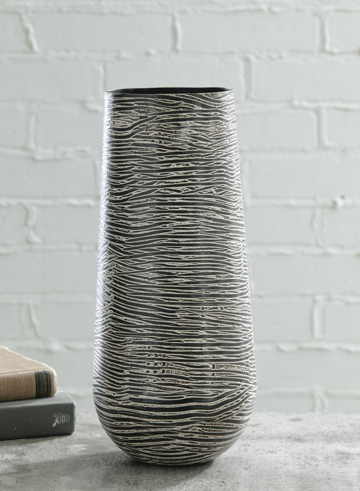 Fynn Vases