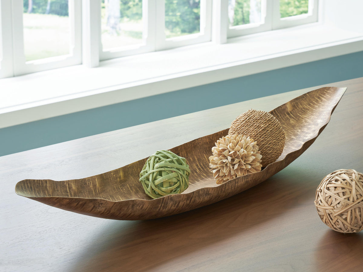 Wystenburg Bowls & Trays