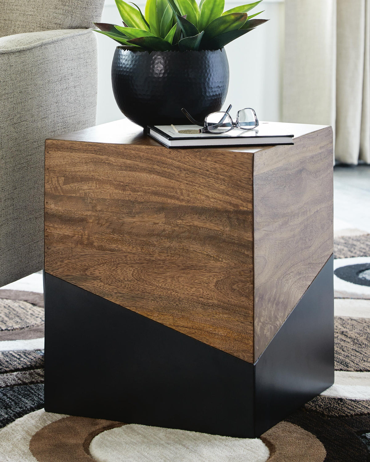 Trailbend Accent Cabinets