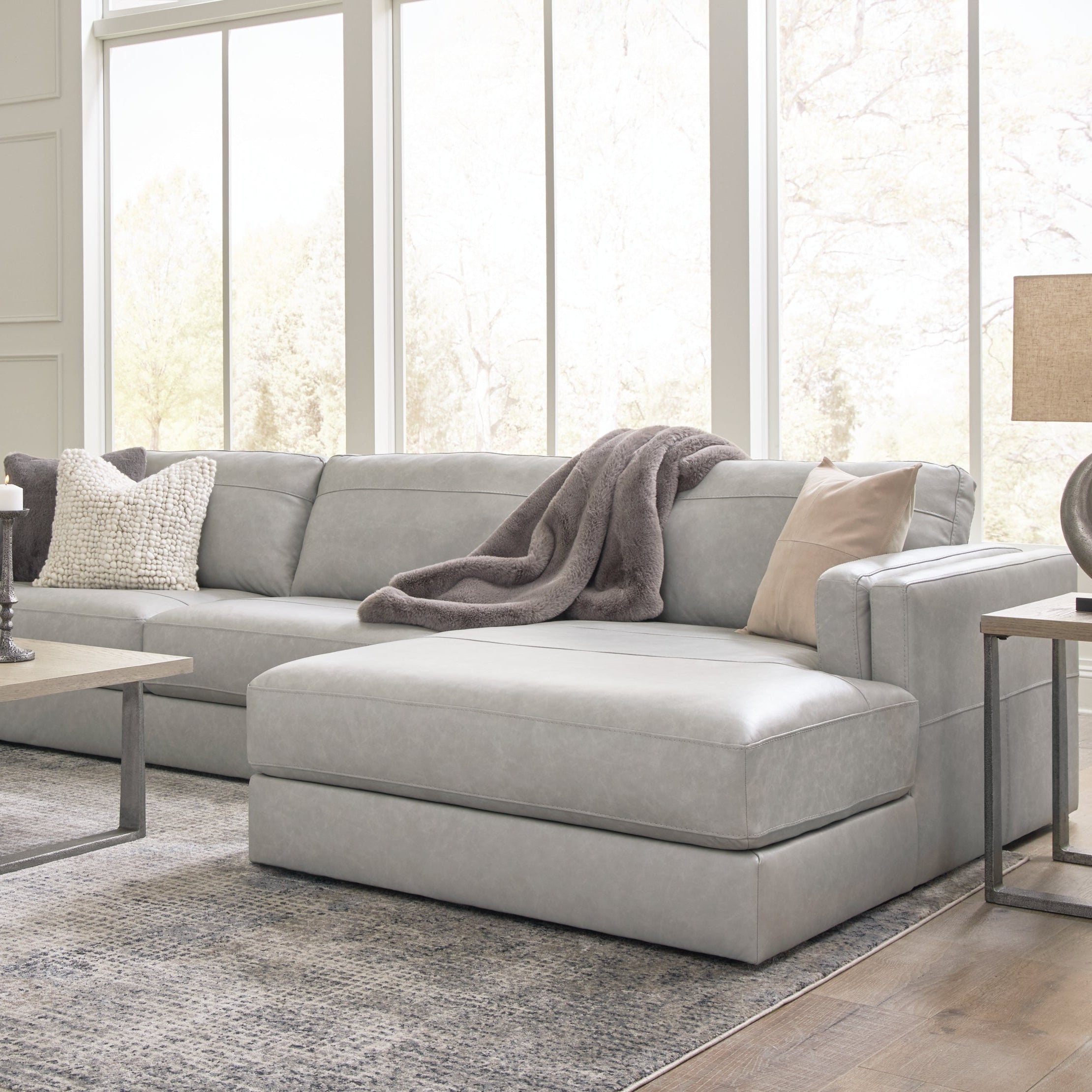 Amiata 2-Piece Right Sectional with Chaise