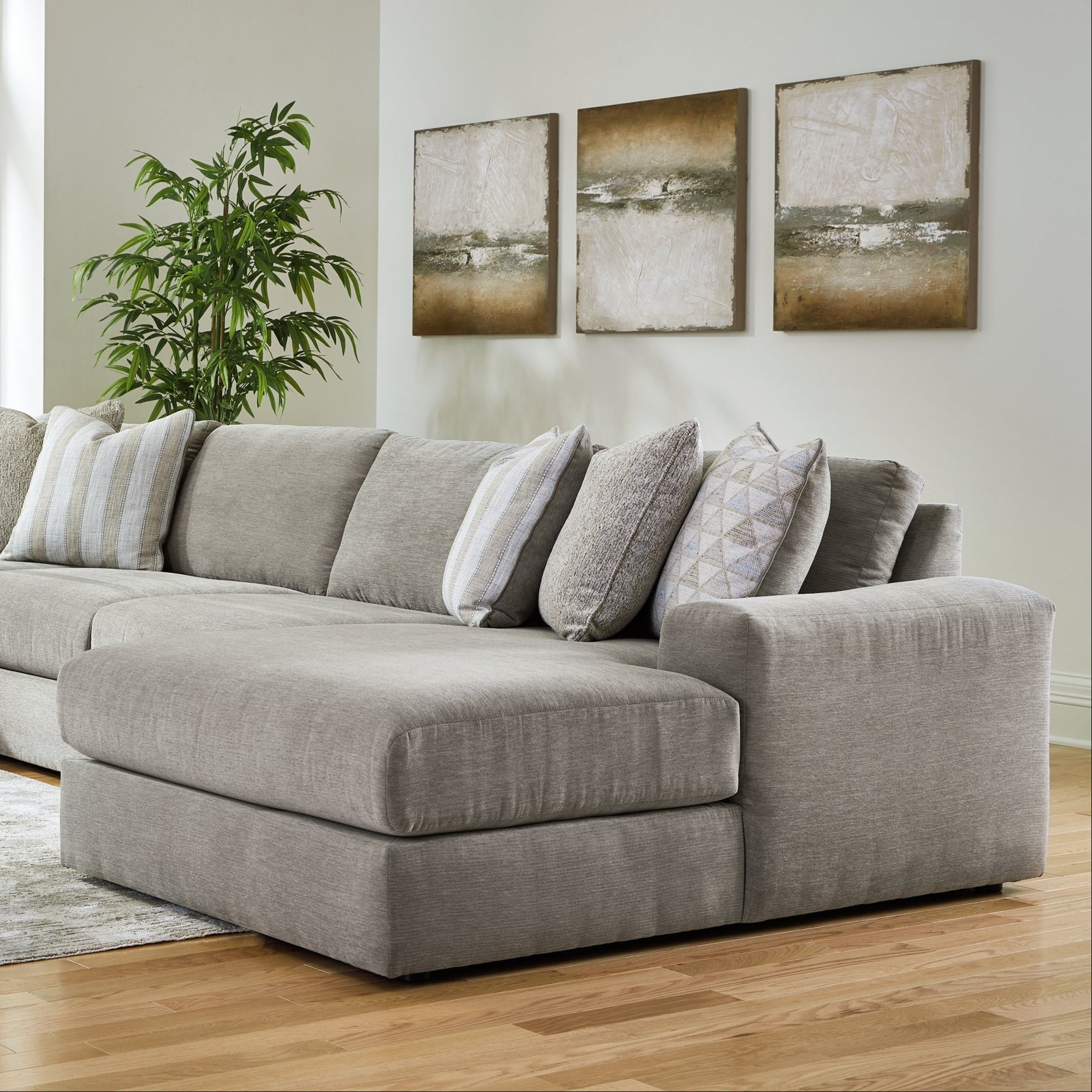 Avaliyah 3-Piece Right Sectional with Chaise