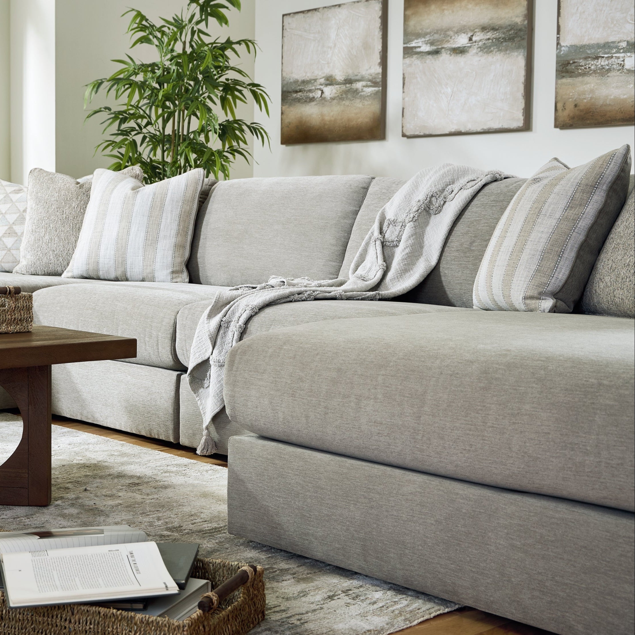 Avaliyah 3-Piece Right Sectional with Chaise