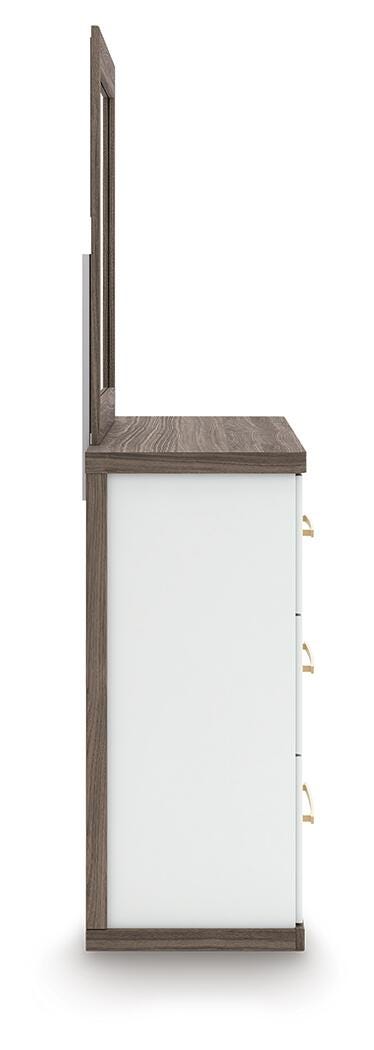 Kendanport Dresser with Mirrors