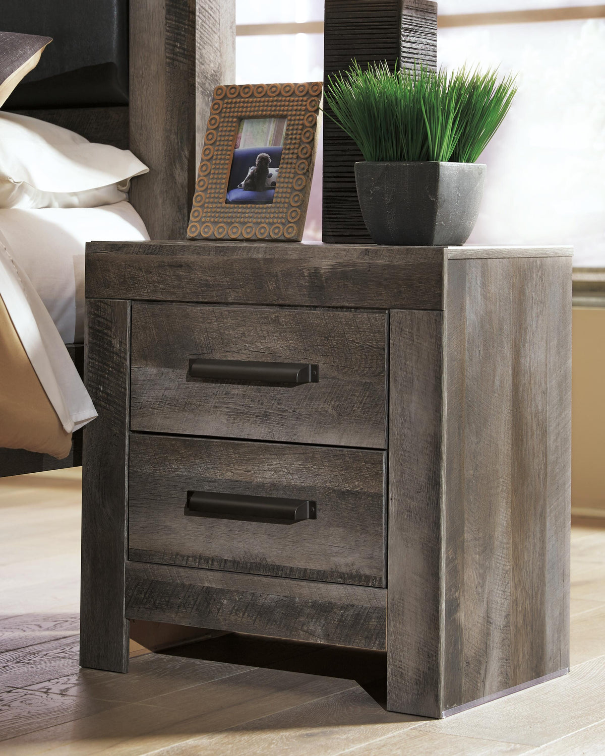 Wynnlow Nightstands