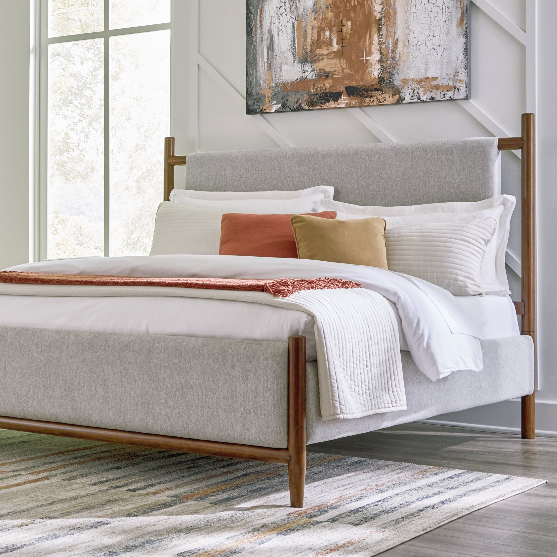 Lyncott King Upholstered Bed