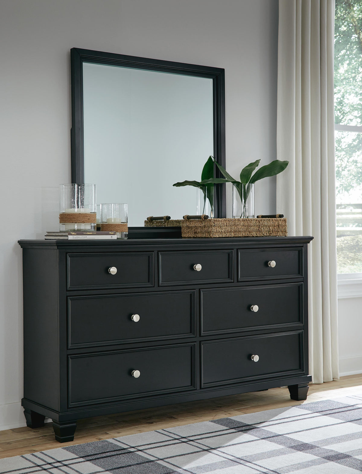 Lanolee Dresser with Mirrors