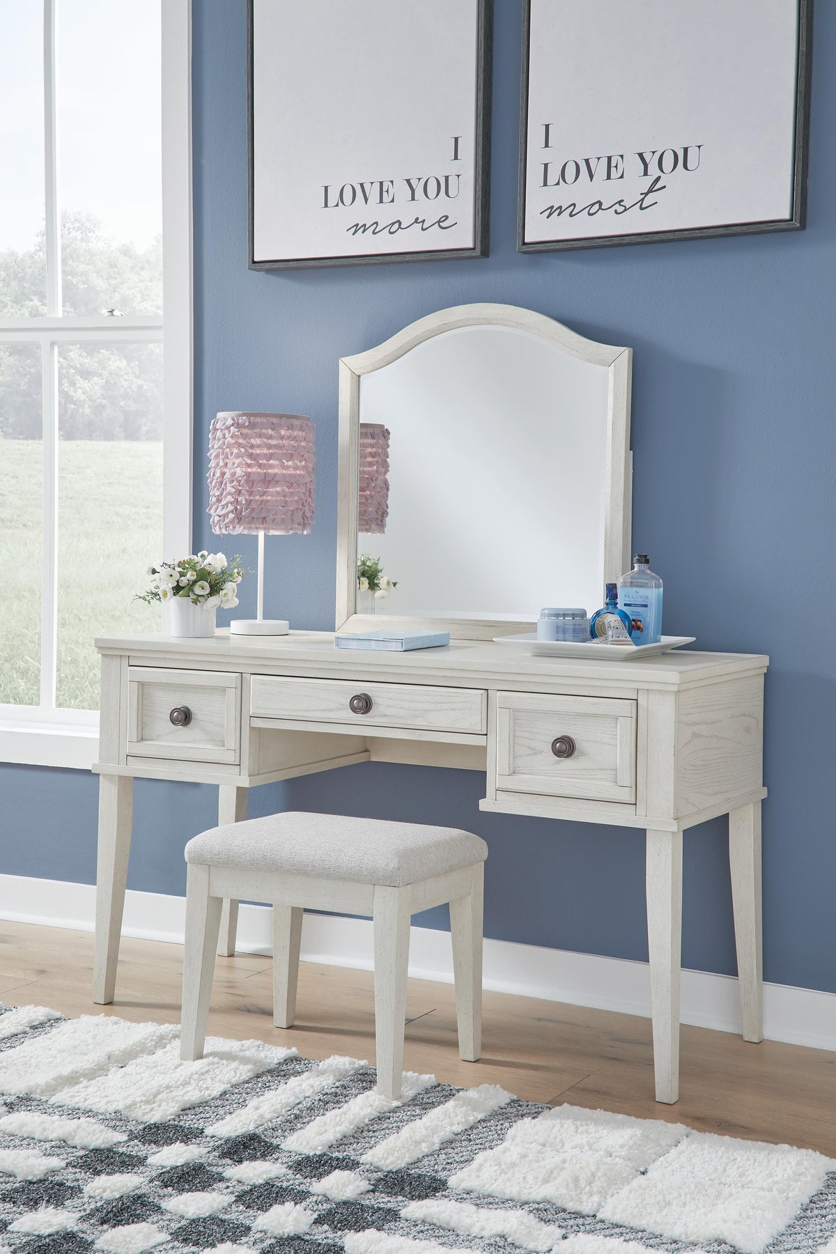 Robbinsdale Makeup Vanity Sets