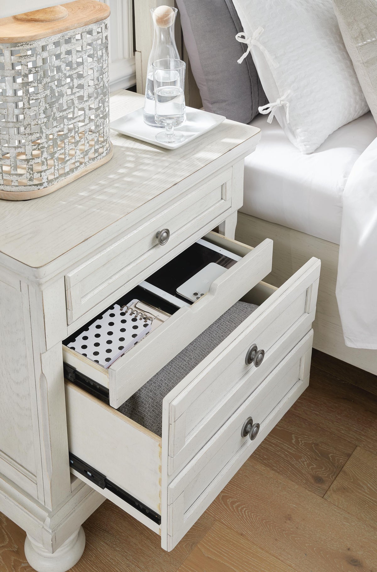 Robbinsdale Nightstands