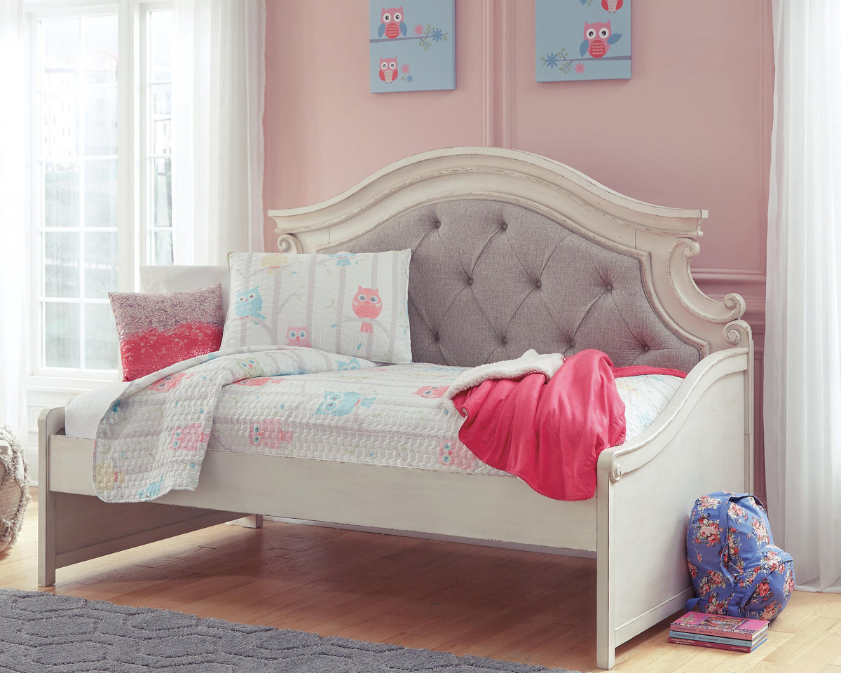 Realyn Beds